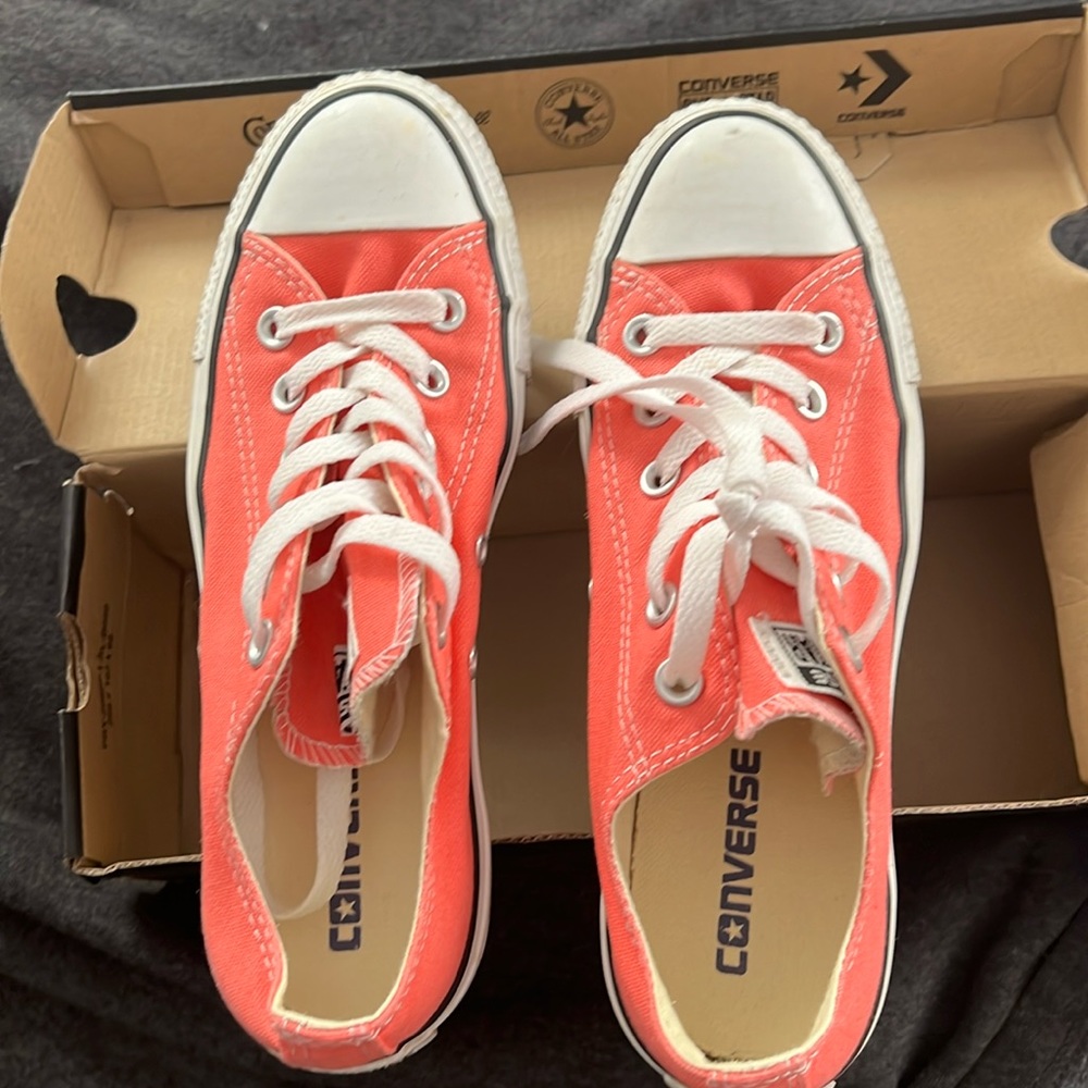 Ladies converse “carnival” color (coral)